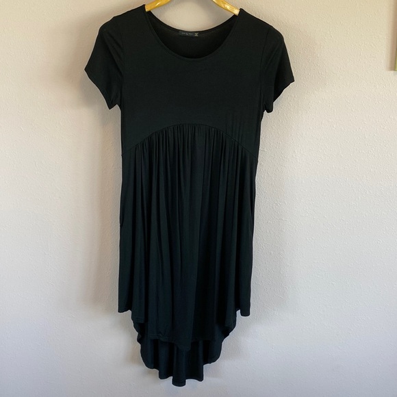 L Dresses & Skirts - Black loose fitting short sleeve dress with pockets